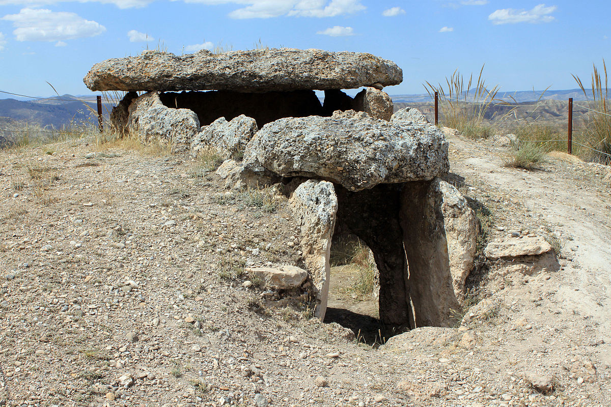 Parque megalítico de Gorafe, Dolmen 65 - Imagen de De Falconaumanni - Trabajo propio, CC BY-SA 3.0 Dolmen 65 del parque megalítico de Gorafe