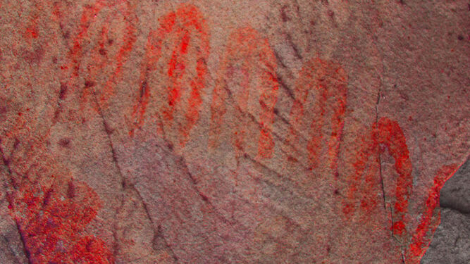 Pinturas esquemáticas de tipo ancoriforme en la cueva de Coros, en Jimena. Fuente: EuropaSur / Simón Blanco Pinturas esquemáticas de tipo ancoriforme en la cueva de Coros, en Jimena. Fuente: EuropaSur / Simón Blanco
