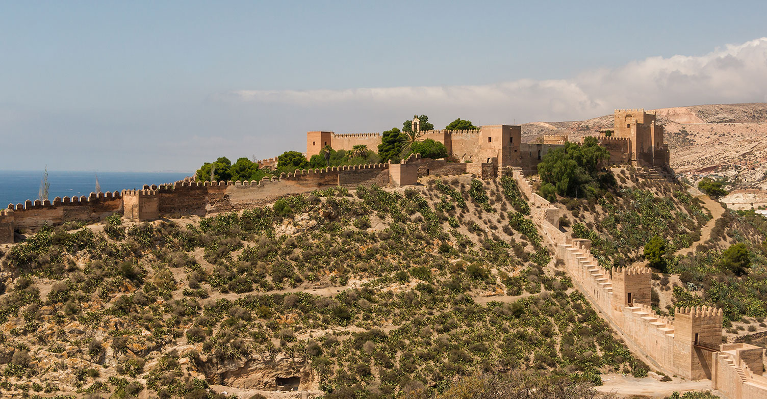 Alcazaba de Almería y muralla de Jairán. Fuente: Wikipedia/Jebulon Alcazaba de Almería y muralla de Jairán. Fuente: Wikipedia/Jebulon