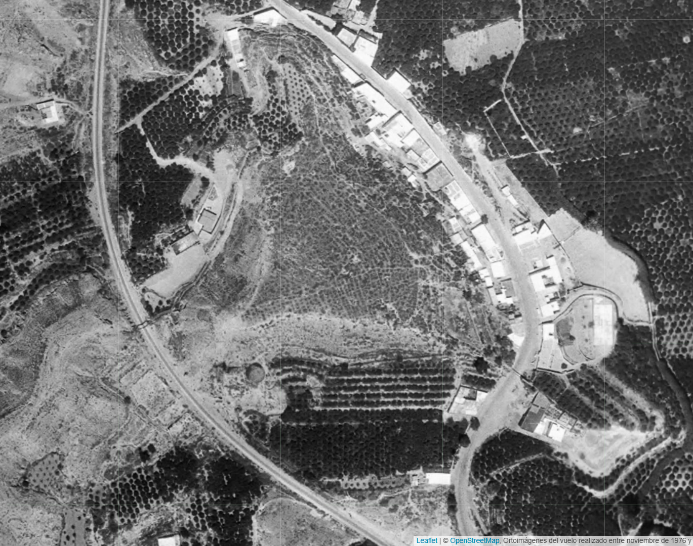 Ortofoto aérea de El Chuche y Cerro del Paredón 1977-1983 Fuente: Geamap.com Foto satelital de El Chuche y Cerro del Paredón 1977-1983 Fuente: Geamap.com