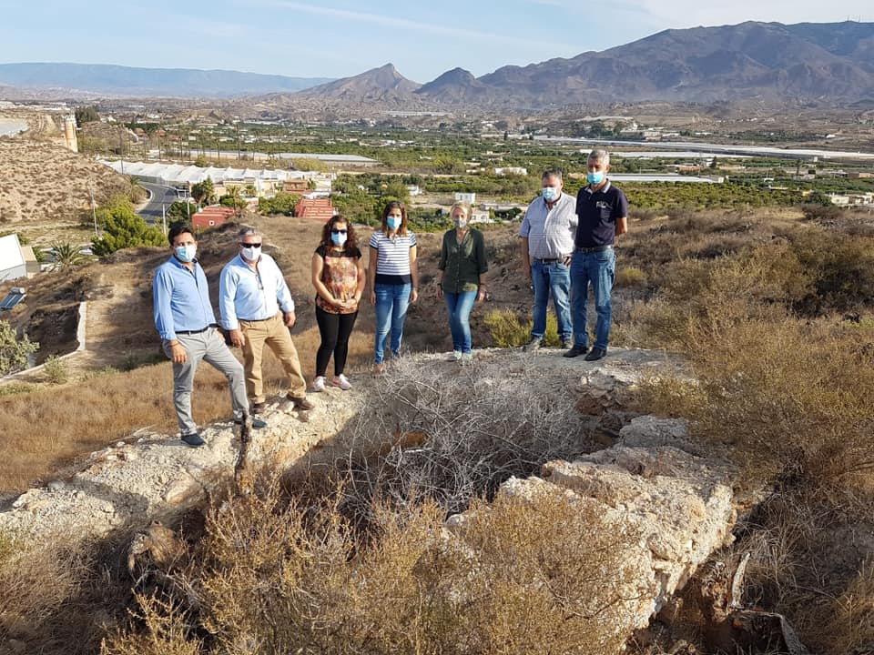 La delegada de Cultura Eloísa Cabrera realiza una visita a la zona arqueológica de El Chuche-Benahadux acompañada por representantes municipales y de la Asociación Amigos del Museo La delegada de Cultura Eloísa Cabrera realiza una visita a la zona arqueológica de El Chuche-Benahadux acompañada por representantes municipales y de la Asociación Amigos del Museo