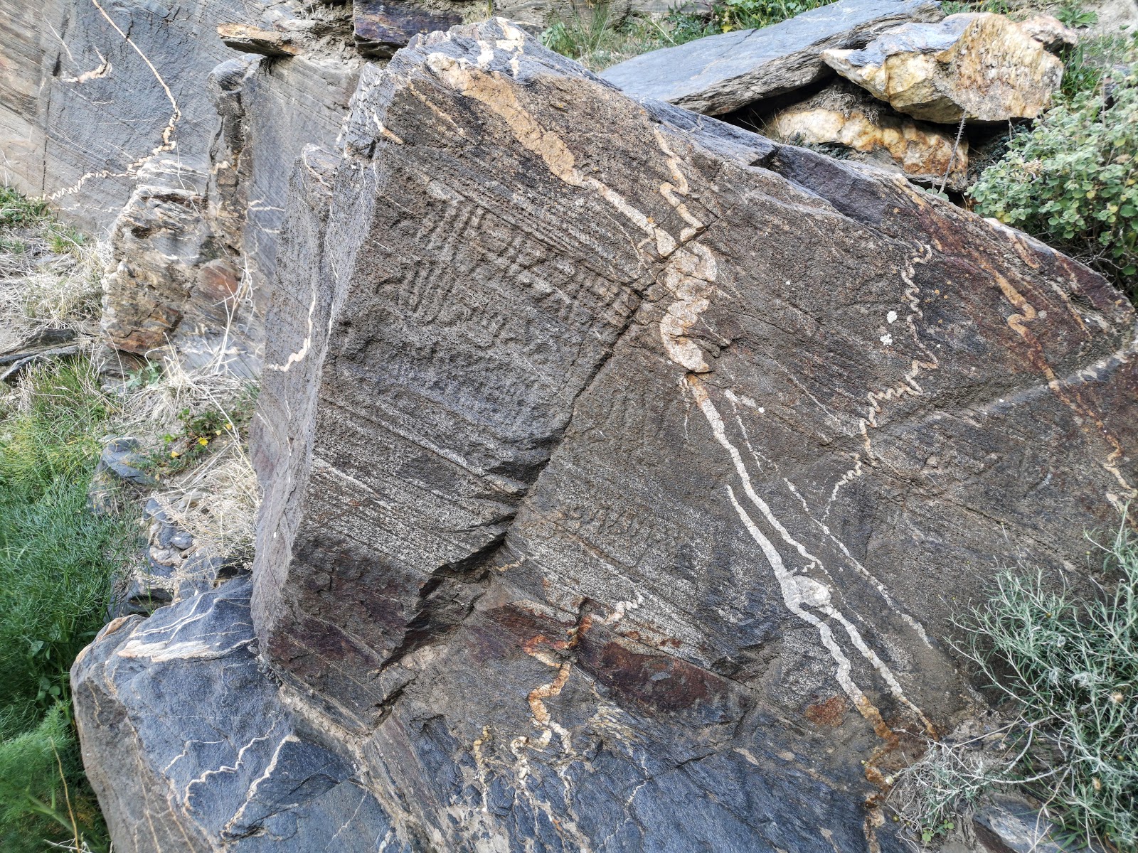 Inscripción árabe labrada en piedra cerca de Senés, Sierra de Los Filabres, probablemente la Shahada Inscripción árabe labrada en piedra cerca de Senés, Sierra de Los Filabres, probablemente la Shahada