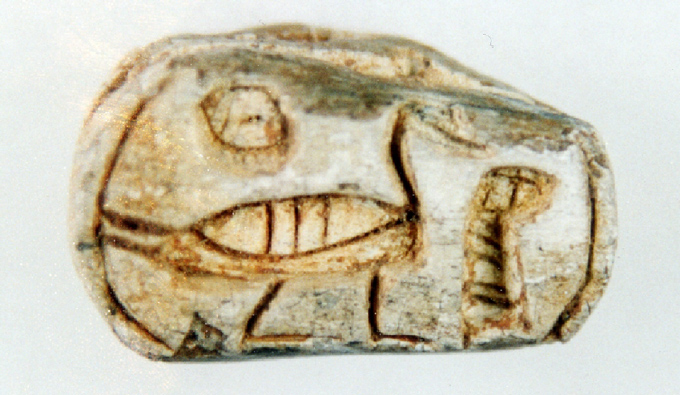 Escarabeo egipcio/fenicio localizado en la necrópolis de La Joya, Huelva - Diario 'Huelva Buenas noticias' - Museo de Huelva Escarabeo egipcio/fenicio localizado en la necrópolis de La Joya, Huelva - Diario 'Huelva Buenas noticias' - Museo de Huelva