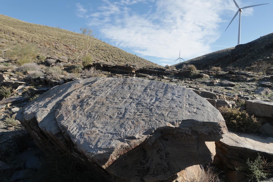 Piedra de las pezuñas, Los Milanes, Abla