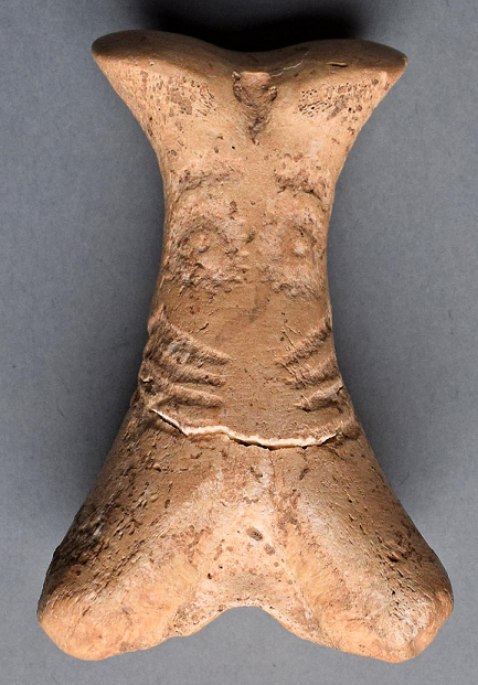 Ídolo-falange, III milenio a.C. Fuente: Museo Arqueológico de Badajoz Ídolo-falange, III milenio a.C. Fuente: Museo Arqueológico de Badajoz